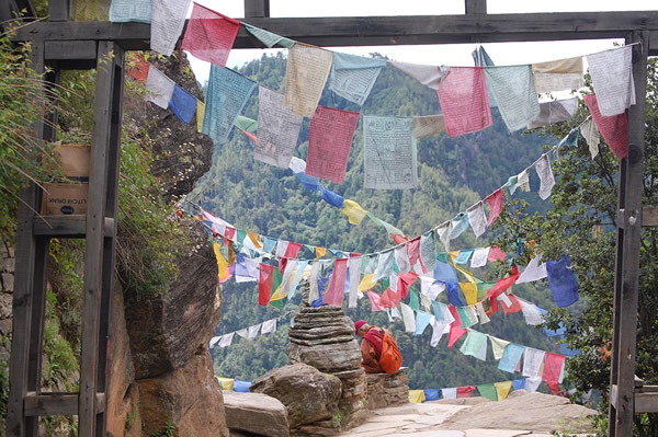 不丹祈祷旗和旅行