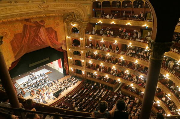 布宜诺斯艾利斯的剧院科隆歌剧非常受欢迎