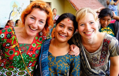 GoEco在尼泊尔和妇女做志愿者