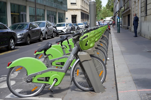 Velib自行车租赁计划在巴黎广泛使用