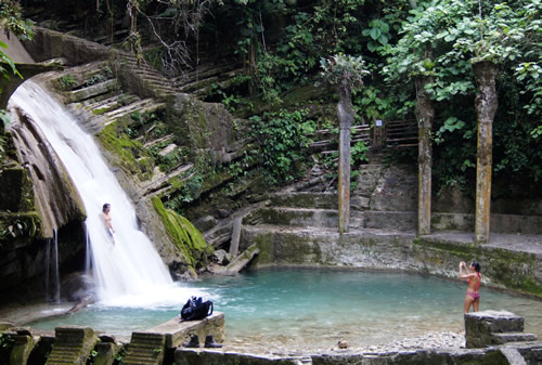 Huasteca Potosina Las Pozas的瀑布和游泳洞