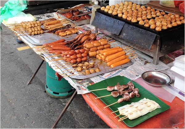 烤肉,在泰国街头食品摊贩