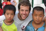 中国志愿者并教孩子
