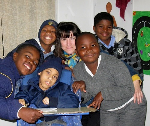 在南非，老师和学生在一起
