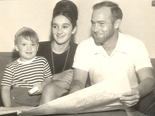 克莱·哈布斯和家人1964年＂width=