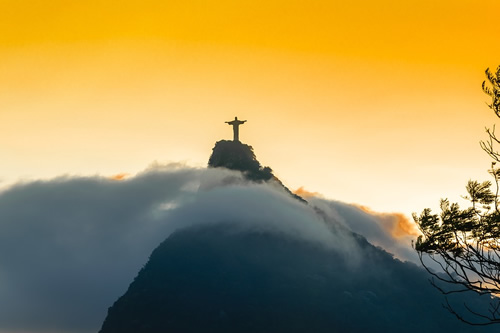 里约热内卢上方的标志性救世主基督雕像