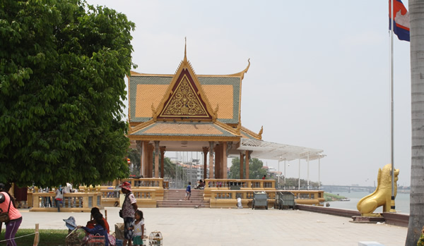 金边的柬埔寨河滨