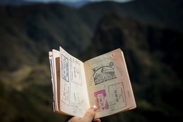 公民持有双重护照通常是可取的