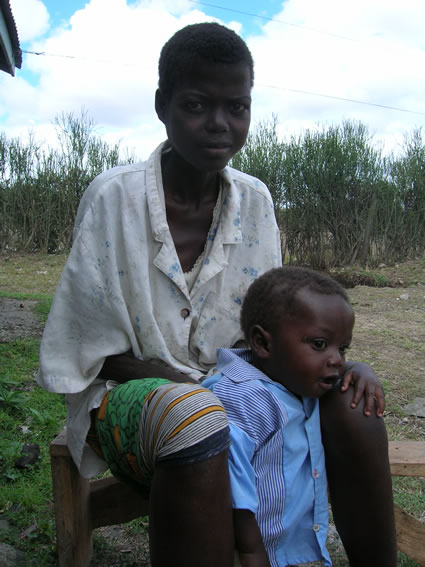 艾滋病毒正面的女人和她的孩子