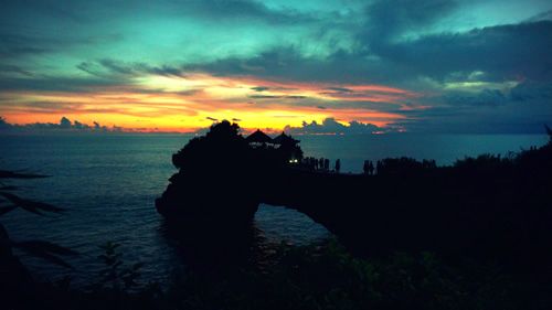 巴厘岛在日落