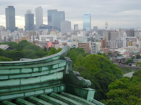 从城堡中可以看出，日本名古屋的天际线