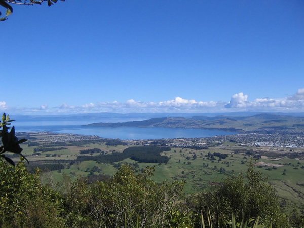 新西兰陶波湖的景色