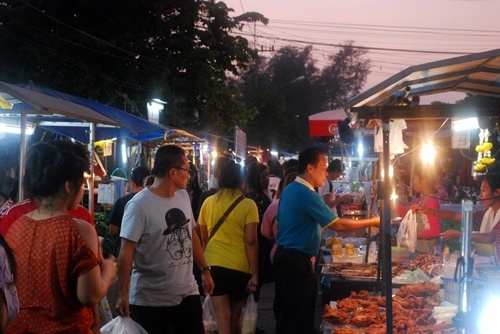 Night market Thailand from How Travel Can Change the World“width=