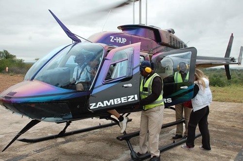直升机在维多利亚瀑布,津巴布韦
