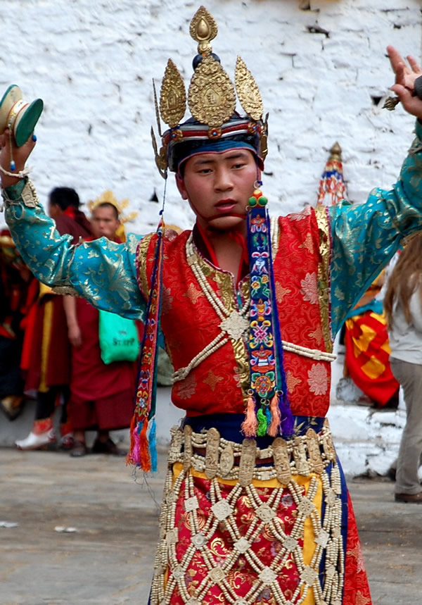 不丹帕罗节:手持手铃的舞者