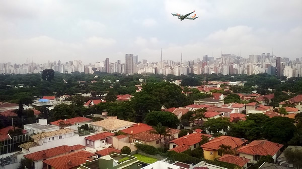 巴西圣保罗的飞机降落