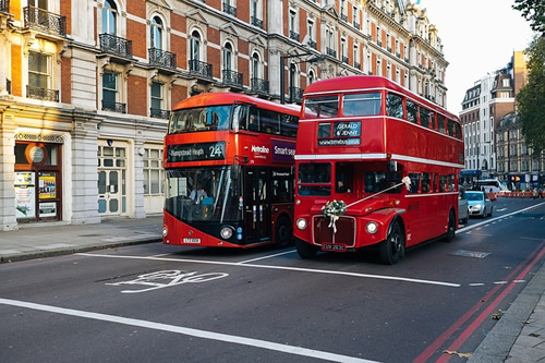 伦敦的双层巴士。