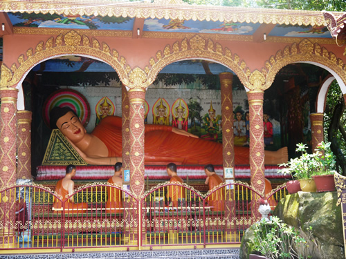 寺庙里的柬埔寨佛教僧侣