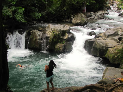 哥斯达黎加当地的游泳池