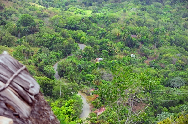 通往多米尼加共和国生态小屋的全景道路
