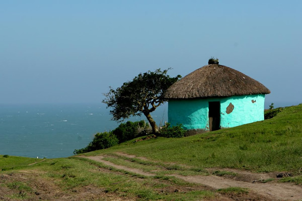 南非野生海岸的传统科萨人小屋