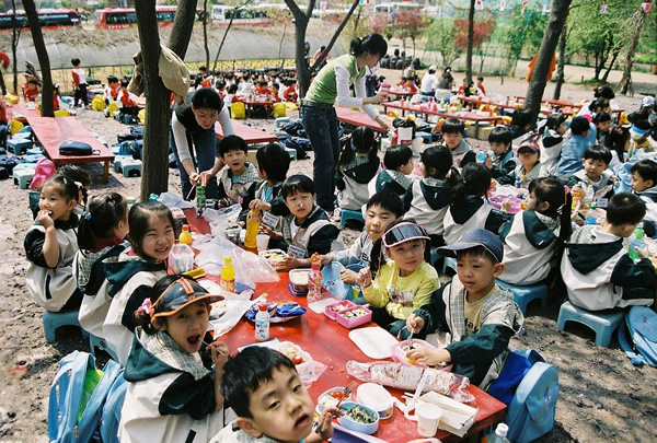 安山，韩国儿童共享餐