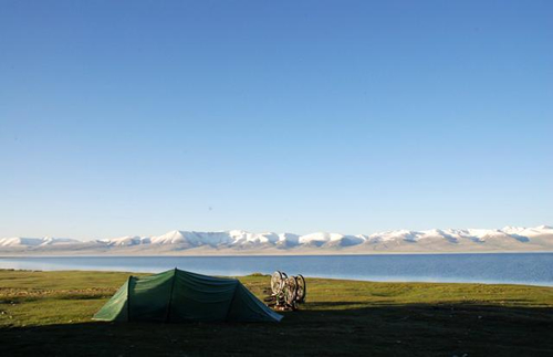 吉尔吉斯斯坦的野外露营