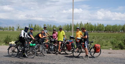 德国自行车团在吉尔吉斯斯坦，从欧洲到北京