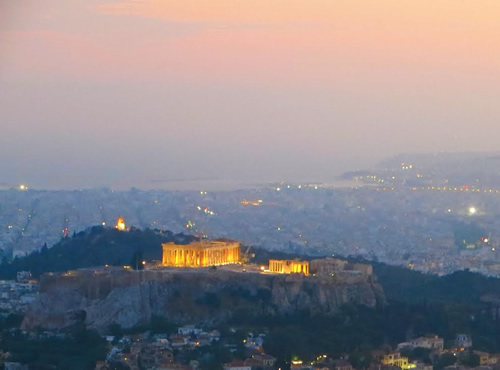 雅典和雅典卫城从余辉的Lycabettus山上看到