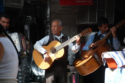 危地马拉市场音乐家