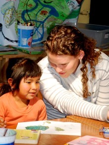志愿者教危地马拉儿童