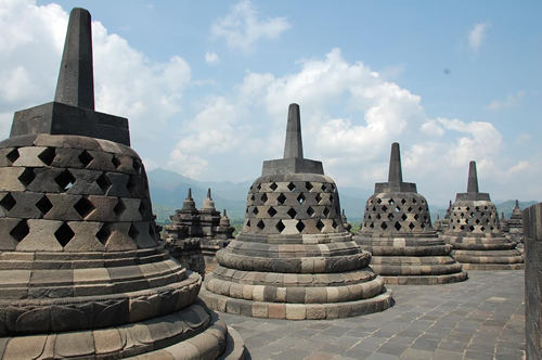 印度尼西亚日益卡塔的硼桥寺庙建筑群
