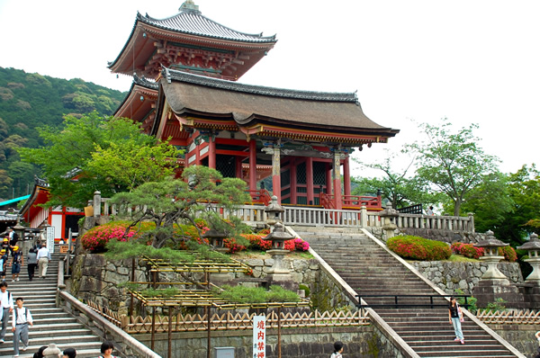 对日本的一座寺庙的独奏