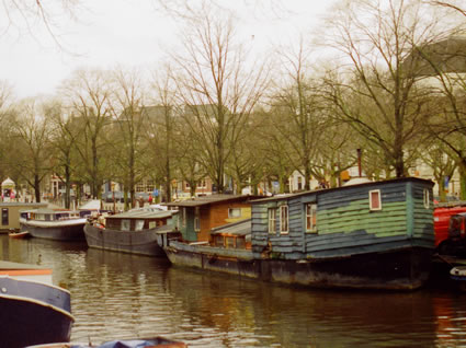 阿姆斯特丹运河上的船屋。