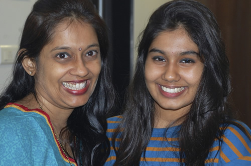 我的女主人是Prerana Parnerkar和她的女儿
