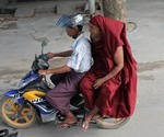 僧侣在缅甸