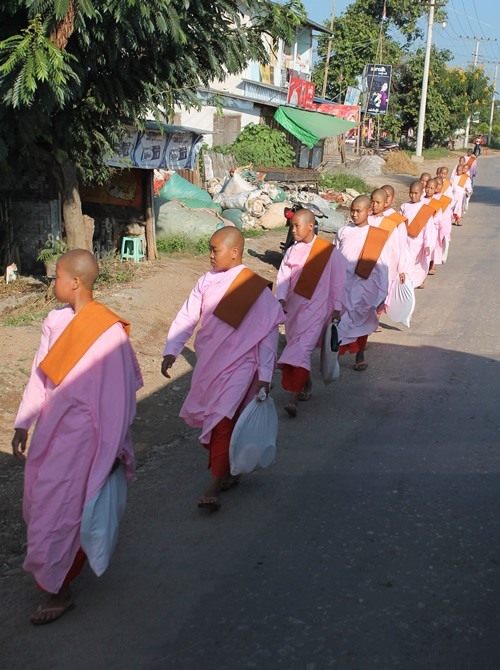 修女在缅甸归档