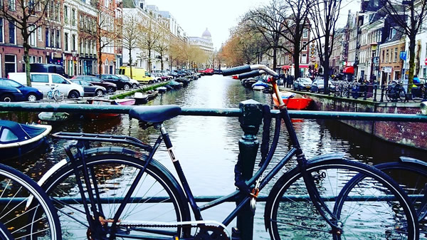 阿姆斯特丹是荷兰的自行车之都
