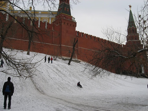 莫斯科克里姆林宫墙附近的雪橇