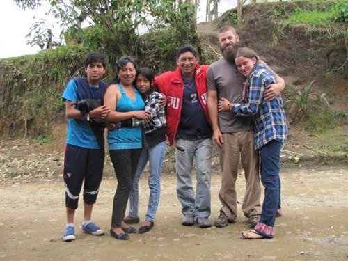 和大家庭在厄瓜多尔缓慢的志愿活动