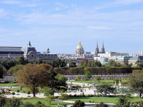 巴黎的Tuileries Gardens“width=