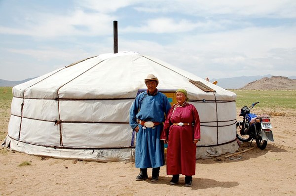 参观蒙古游牧民族和他们的蒙古包