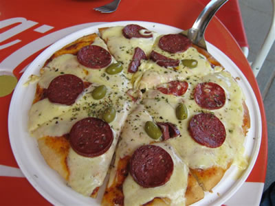 阿根廷的卡拉布雷萨披萨