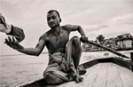 印度瓦拉纳西的人划船