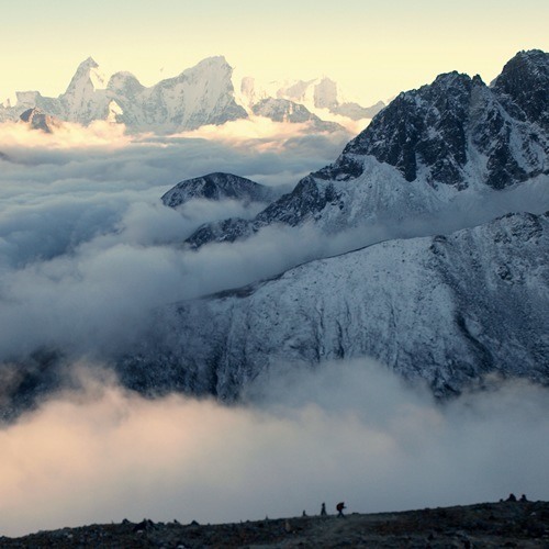 从尼泊尔尼泊尔高京里看珠穆朗玛峰
