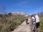 攀登肯尼亚的乞力马扎罗山