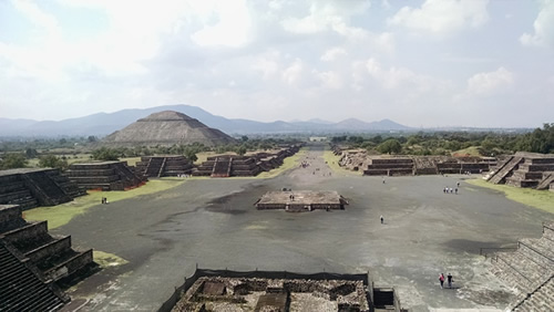 在墨西哥前往Teotihuacan庙