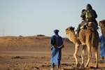 在摩洛哥骑骆驼