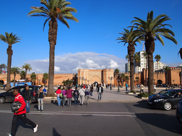 摩洛哥旧城市拉巴特的大门外面