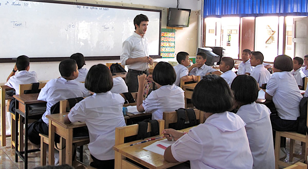 金宝搏8世界在泰国教英语